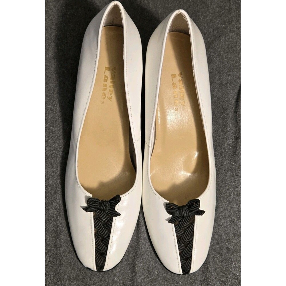 Valley Lane Leather White Pumps With Black Ribbon Tie Up Bow White Black Vintage